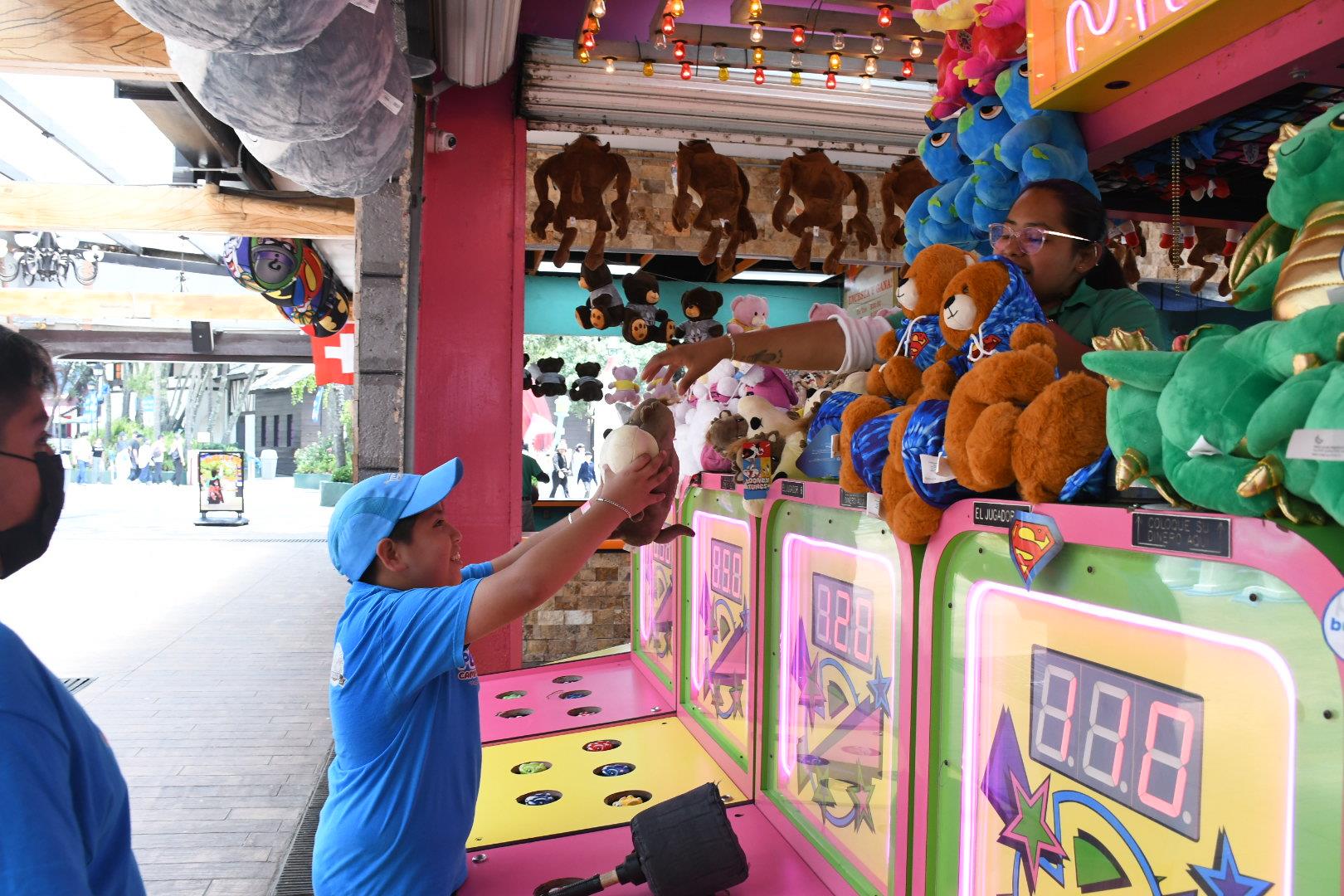 Curso de Verano 2026, Visita a Six Flags México